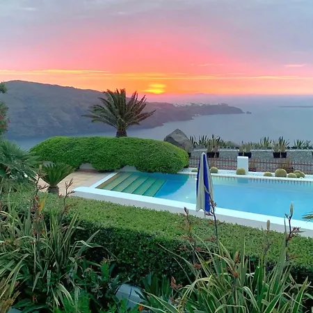 With Sunset Views In Santorini * イメロヴィグリ
