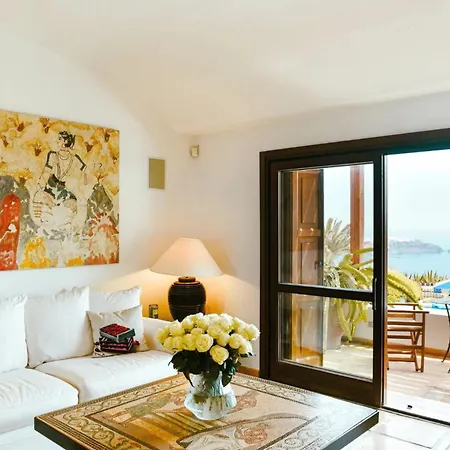 With Sunset Views In Santorini * 이메로비글리